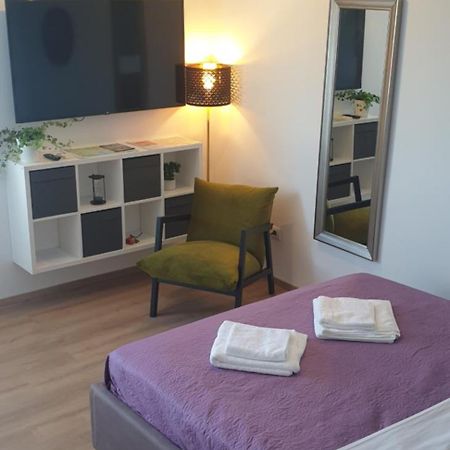 Studio Apartment Hana Пула Екстериор снимка