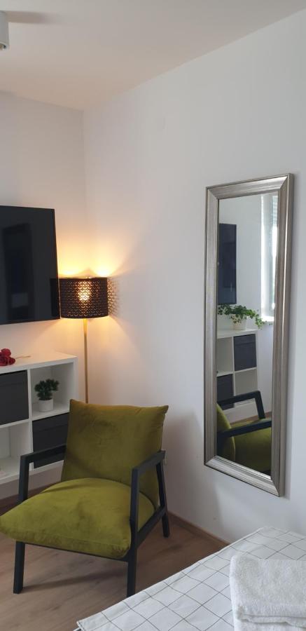 Studio Apartment Hana Пула Екстериор снимка